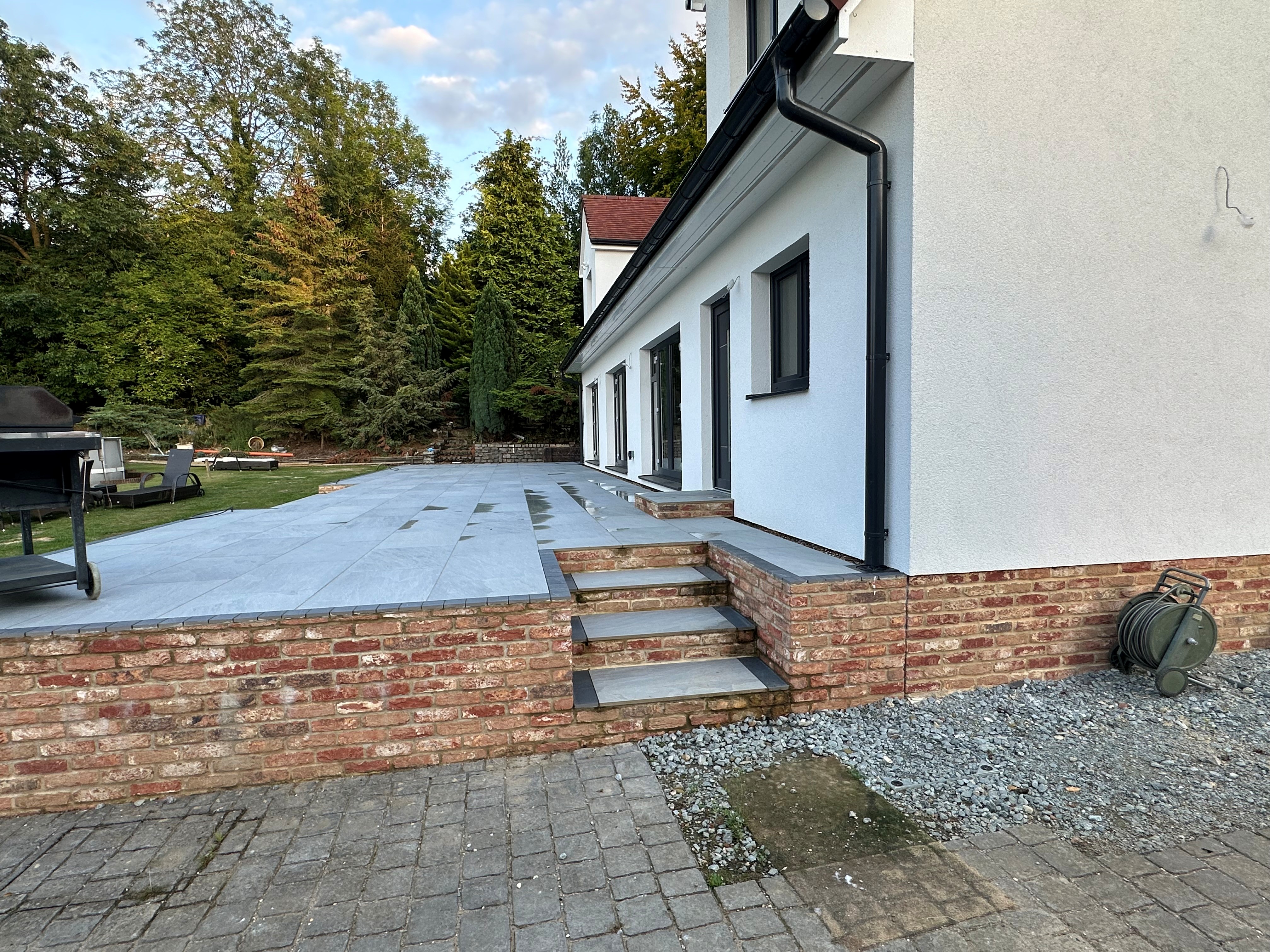 Decorative brick walls and 200sqm porcelain patio